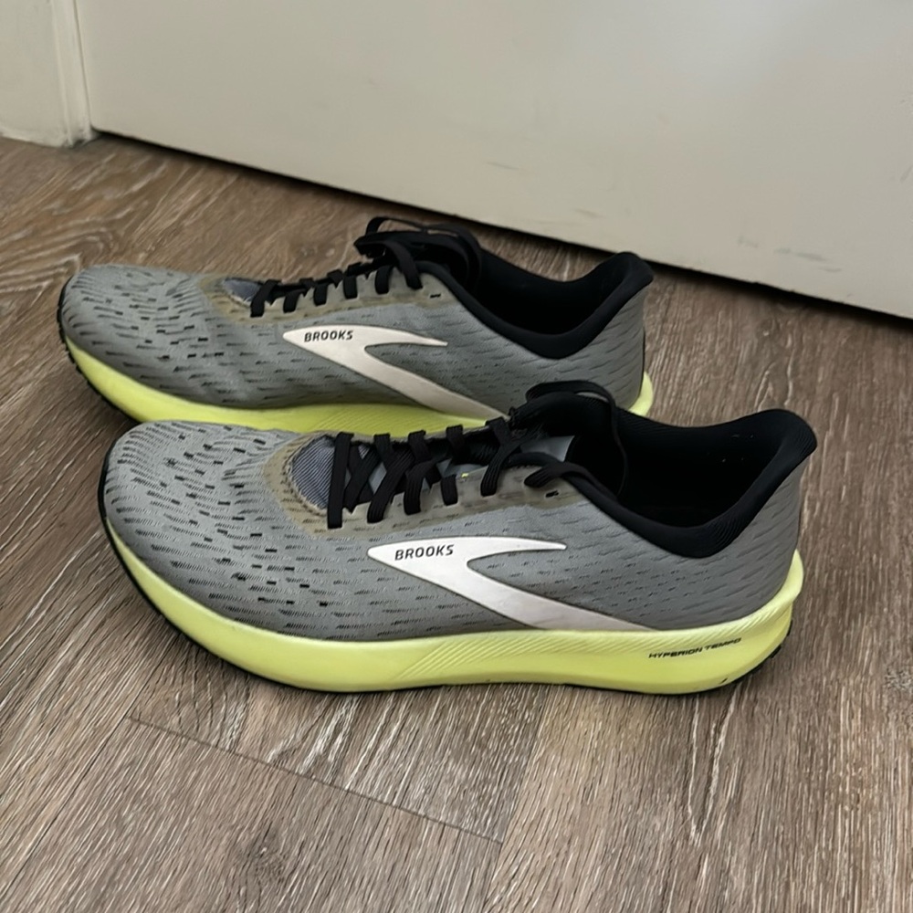 Brooks Hyperion Tempo, men’s size US 9.5 (D)